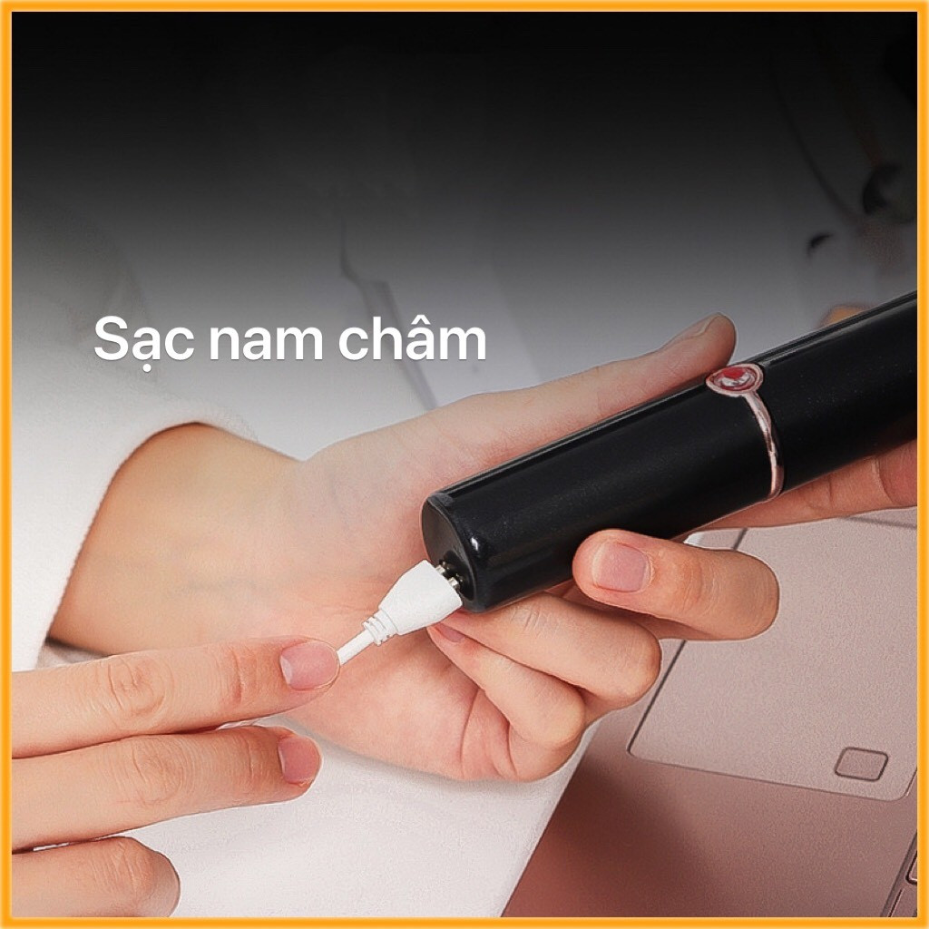 chim giả cầm tay ROSELEX chạy bằng pin sạc cao cấp của Roselex là sản phẩm đồ chơi tình dục được thiết kế dành riêng cho những phụ nữ độc thân có ham muốn tình dục mạnh mẽ và các cặp đôi đang tìm kiếm sự kích thích, mới lạ khi quan hệ. chim giả cầm tay ROSELEX với thiết kế thon dài theo kích thước châu Á cùng khả năng ngụy trang tuyệt vời, sản phẩm không chỉ giúp phái đẹp đáp ứng hiệu quả nhu cầu sinh lý mà còn là người bạn đồng hành mà bạn có thể mang theo bên mình trên mọi nẻo đường mà không bị phát hiện.