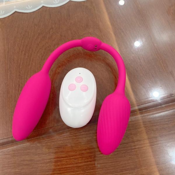 dụng cụ tình yêu Yunman có cáp nối dài có nút nguồn và cho phép bạn chuyển đổi giữa các chức năng khi trứng đã vào sâu trong âm đạo, giúp bạn có thể kiểm soát độ rung trong quá trình sử dụng. dụng cụ tình yêu Yunman dành cho các cặp đôi có thể điều khiển được, bạn hoặc bạn tình của bạn có thể điều khiển nó. Điều khiển từ xa không dây. dụng cụ tình yêu Yunman 10 chế độ có thể kết nối trong phạm vi 10 mét. Nó rất nhỏ và dễ dàng mang đi bất cứ đâu. Bạn cũng có thể chơi một trò chơi vui nhộn tại rạp chiếu phim hoặc nhà hàng với đối tác của mình.